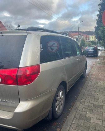 Toyota Sienna cena 24000 przebieg: 300000, rok produkcji 2006 z Trzebnica małe 67